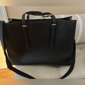 Women’s Faux Leather Pebbled Tote Bag, Zippered. Black new.